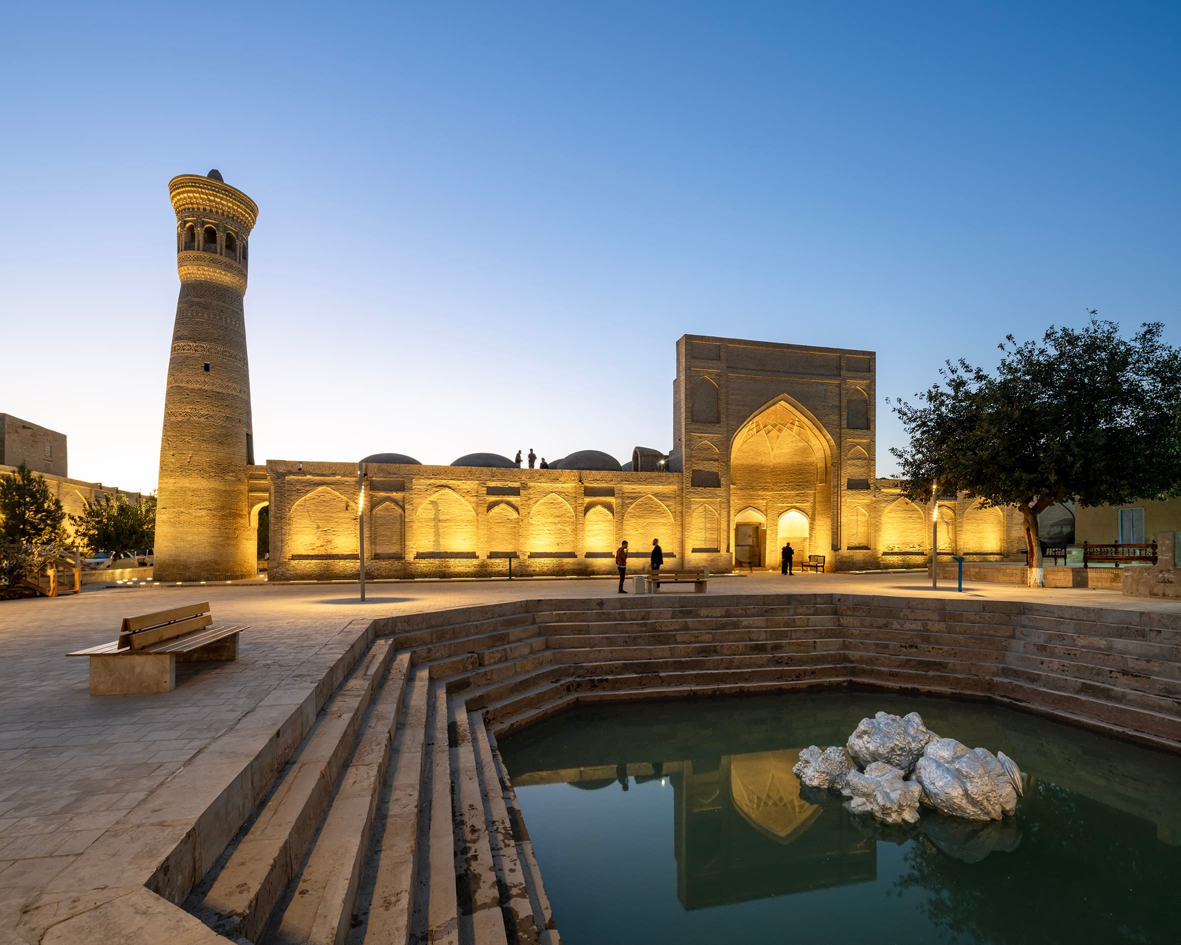 Khoja Kalon Mosque at the Gavkushon complex. In the foreground, Fruits by Taus Makhacheva in collaboration with Anel Ulumbekova, Adelina Uzyakova, Anastasiya Kim, Olga Kim, Tatevik Karapetian, and Oydin Nur Centre.