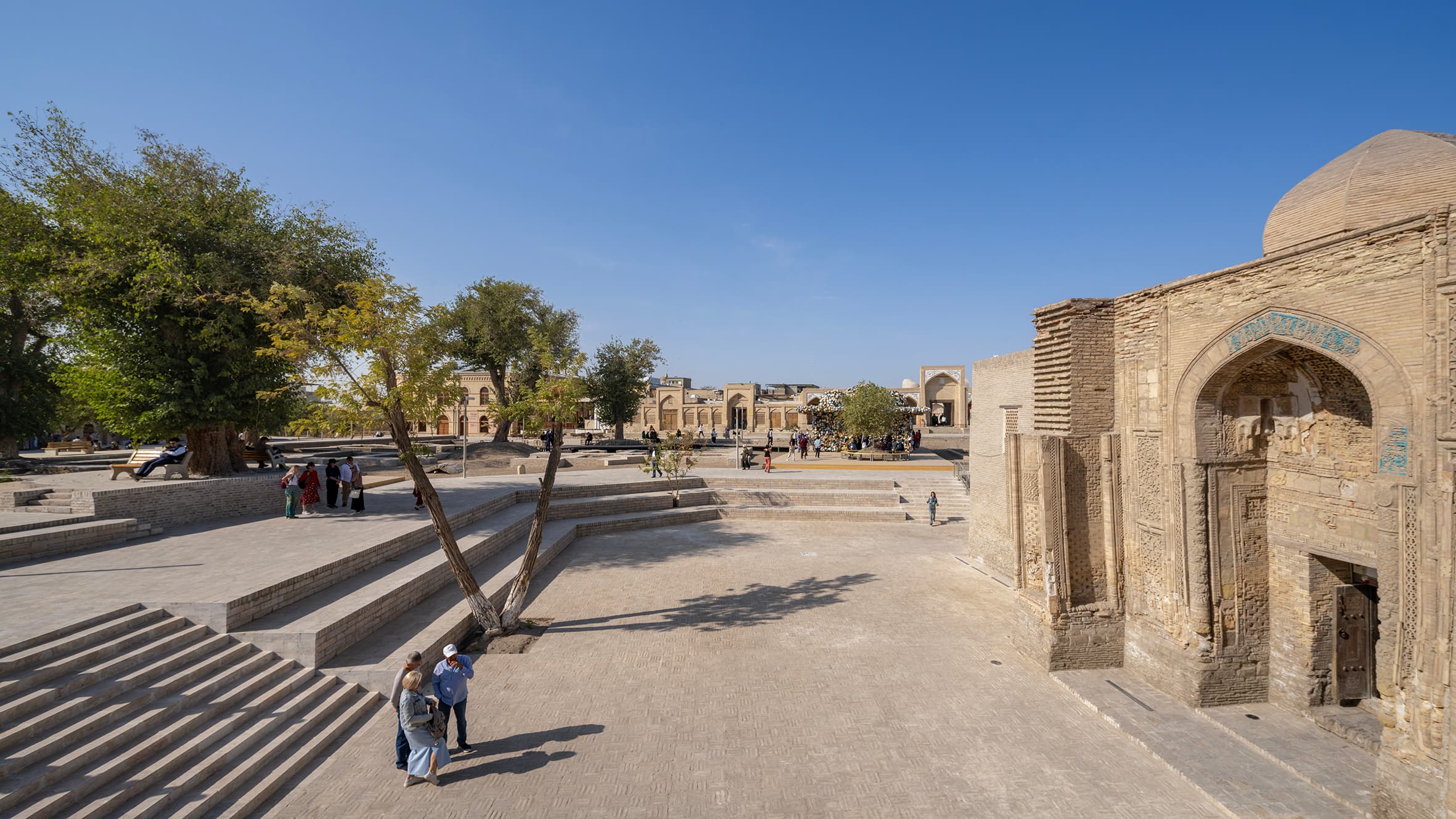 The new amphitheatre around Magoki Attori Mosque.